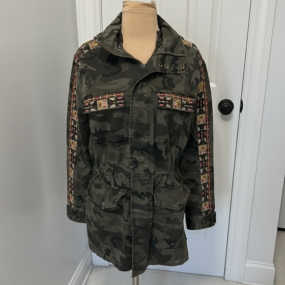 Driftwood Embroidered Camouflage Hooded Anorak - Picture 2 of 11